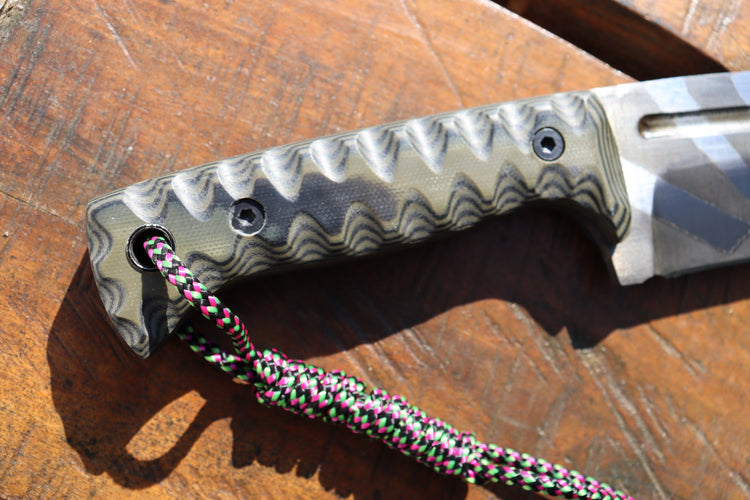Minerva – Handgefertigtes Bushcraftmesser aus der Schweiz