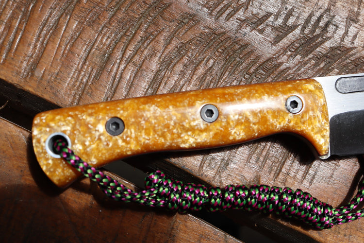 Hadrian Griff – Acryl-Kunststoff, geklebt und verschraubt, LAMINA Knives